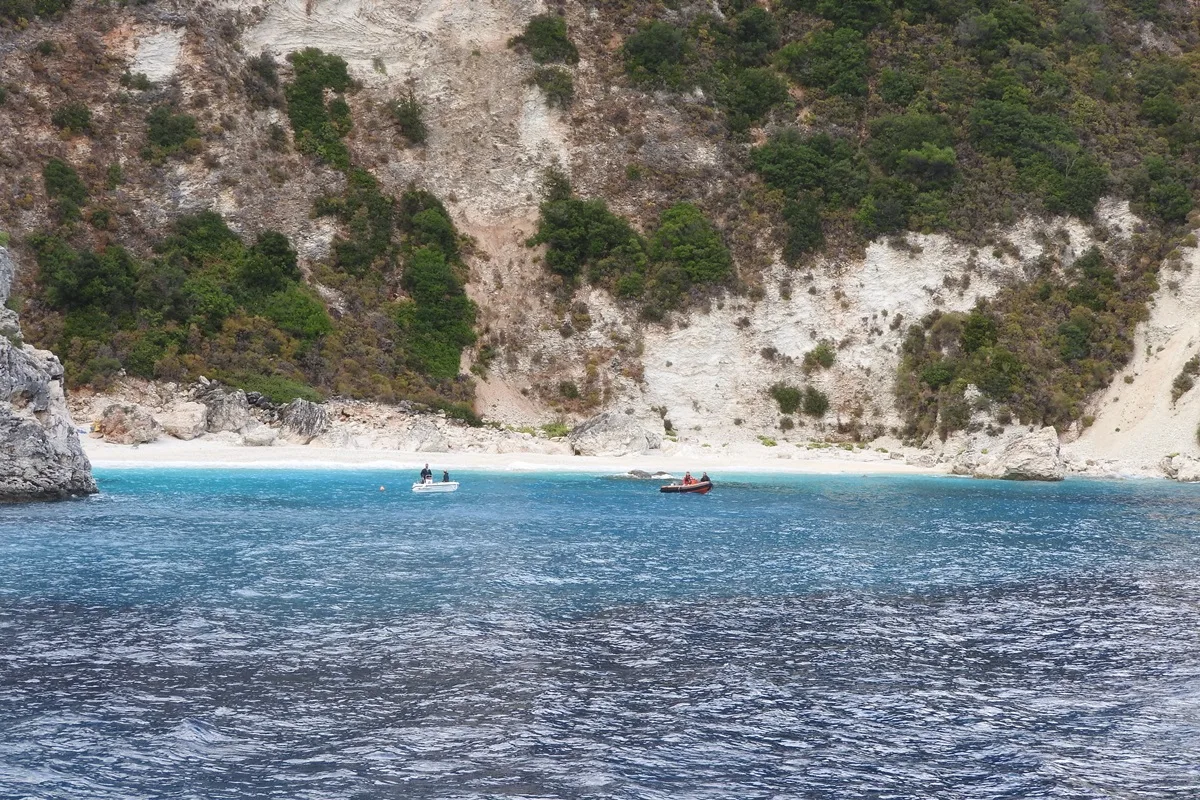 Ο κόλπος του Αγιοφυλλίου από τη θάλασσα