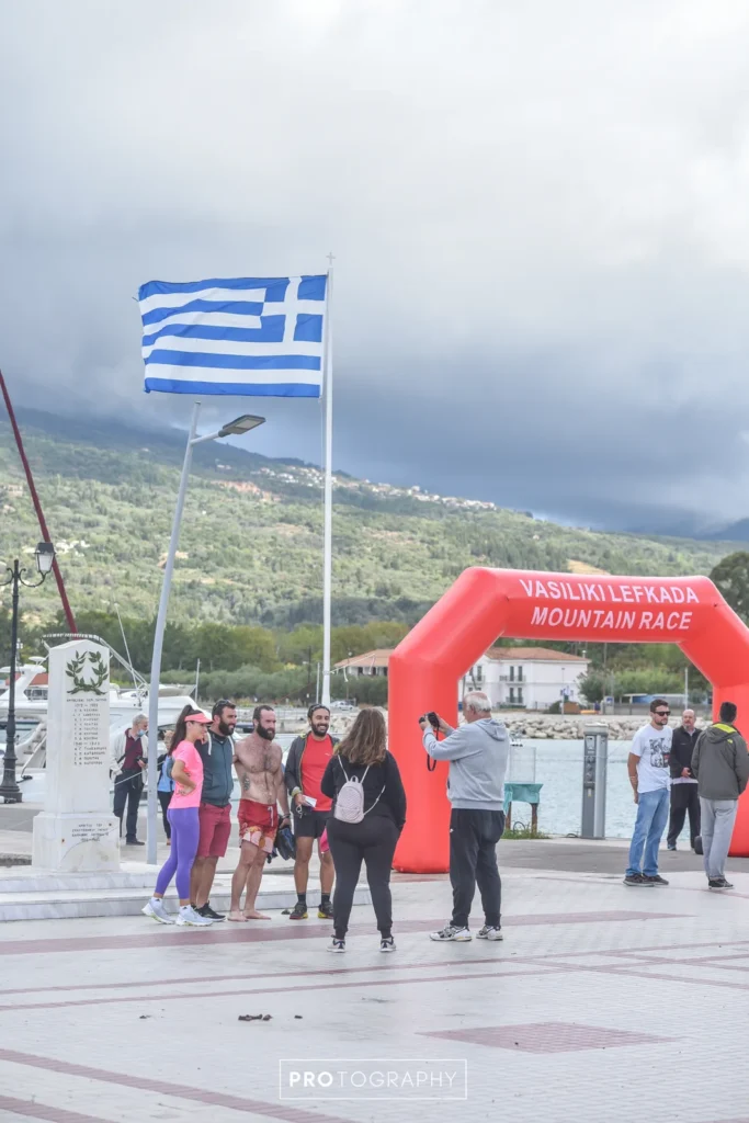Δρομέας στη διαδρομή πάνω από τον κόλπο της Βασιλικής